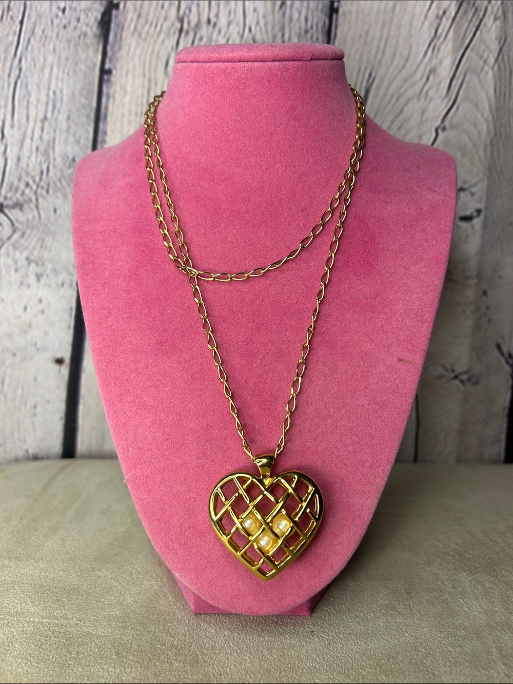 Vintage signed Avon caged pearls pendant necklace. 16 inch long necklace
